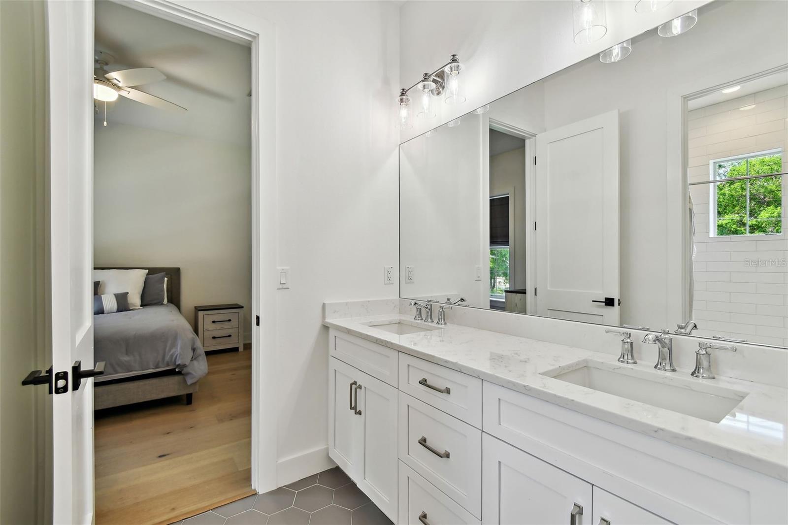 Listing photo id 57 for 3905 San Obispo Street