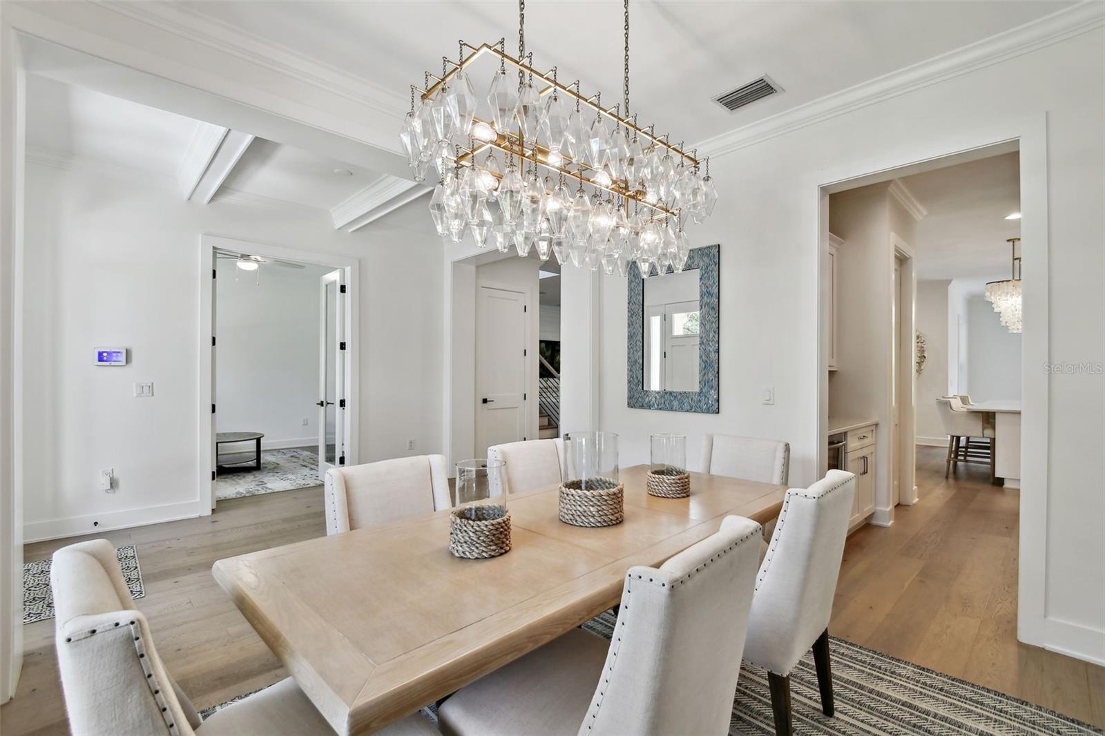 Listing photo id 5 for 3905 San Obispo Street