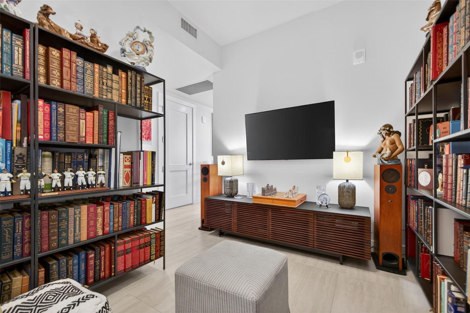 Image 22 of 62 For 301 1st Street S 1505