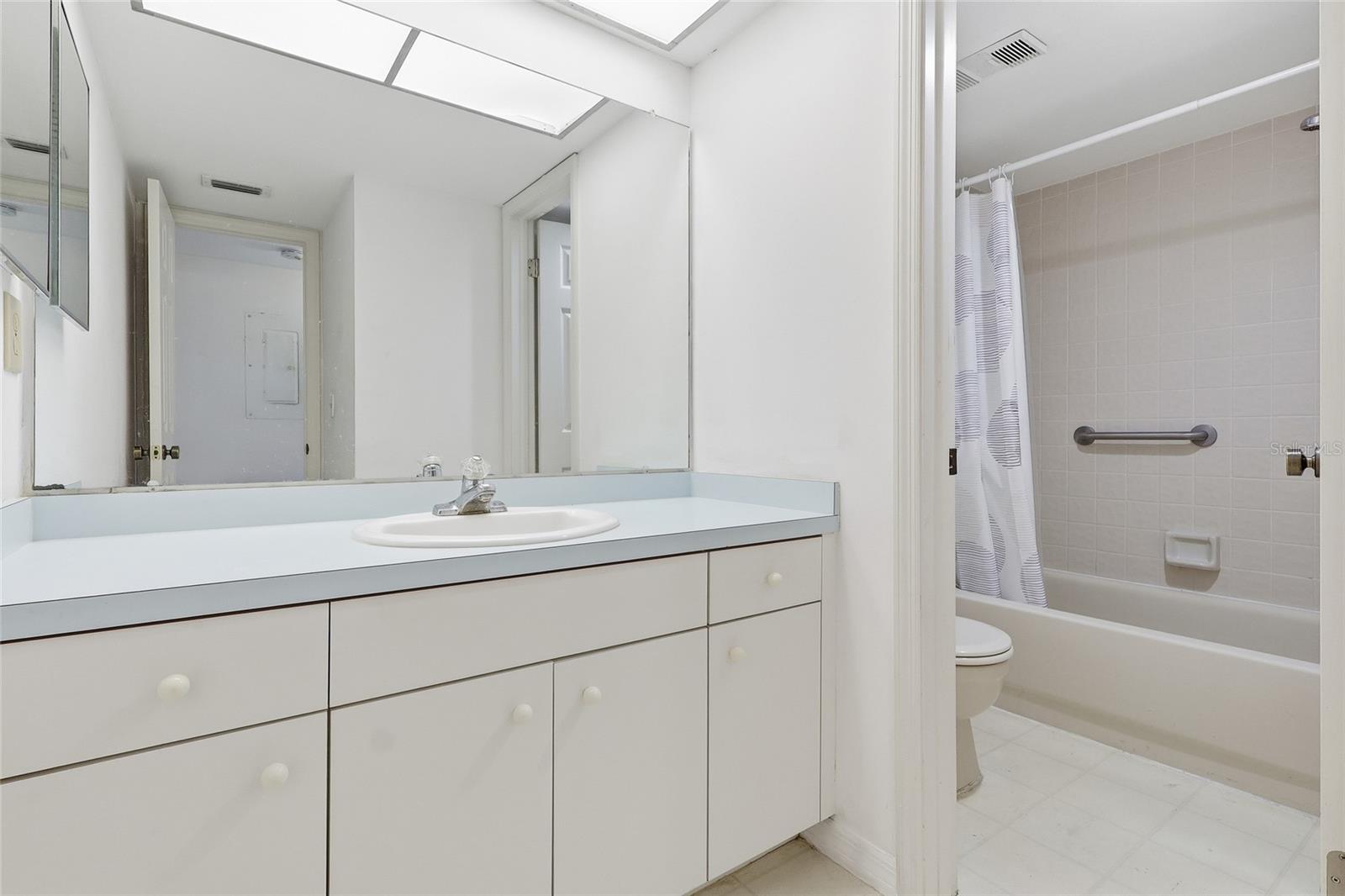 Image 17 of 24 For 2401 Gull Court 202l