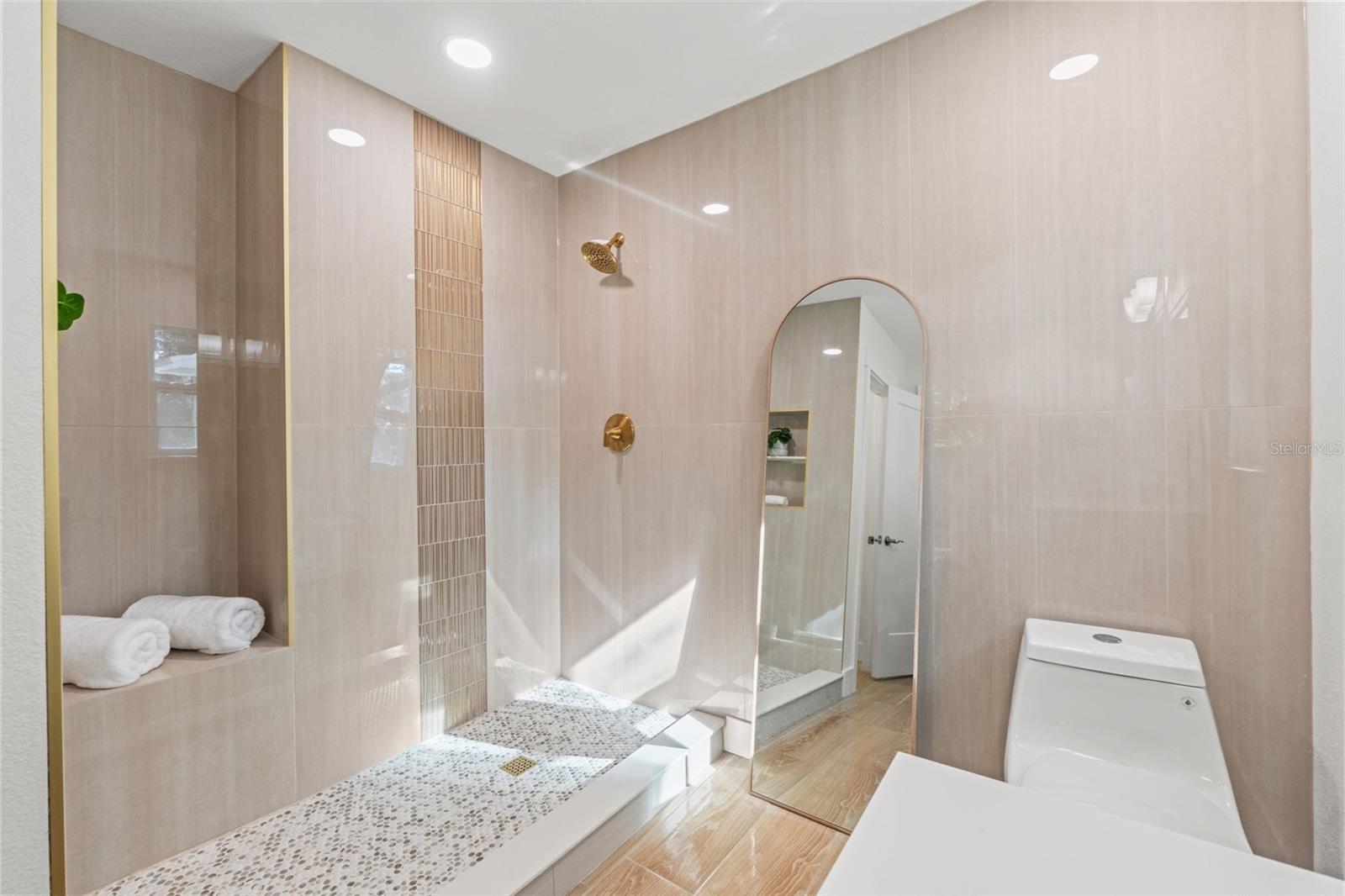 Image 32 of 37 For 2210 Tanglewood Way