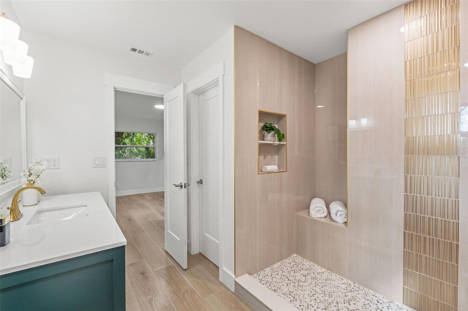 Image 33 of 37 For 2210 Tanglewood Way