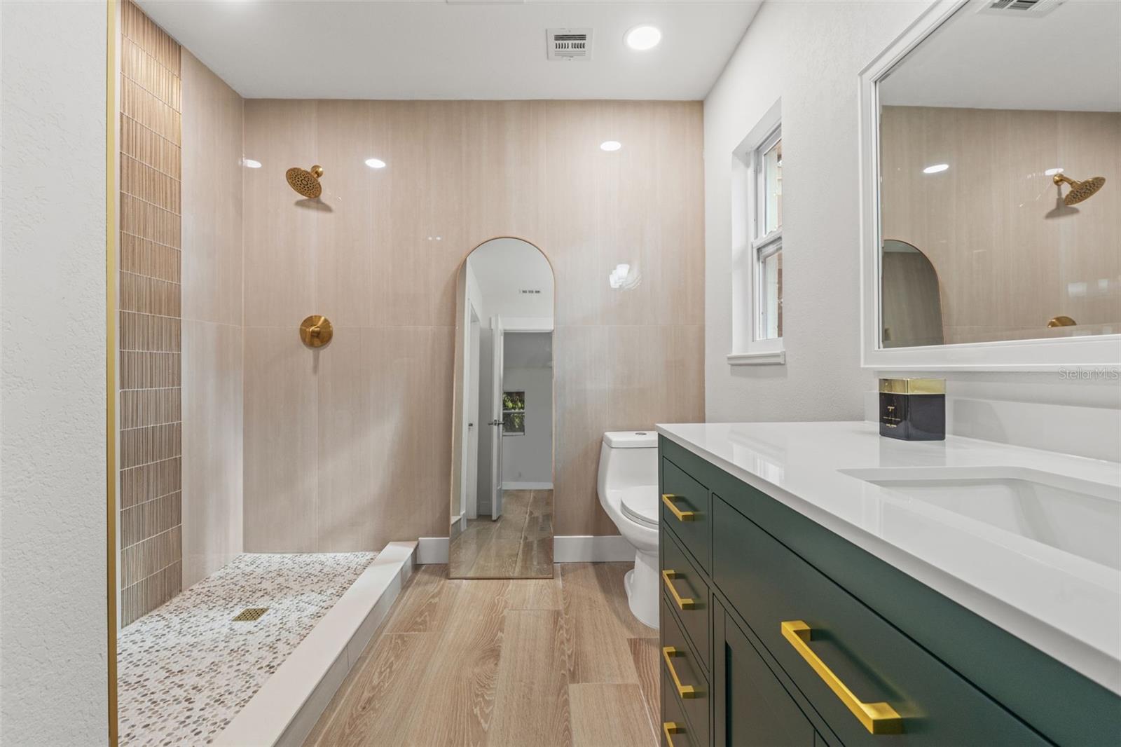 Image 35 of 37 For 2210 Tanglewood Way