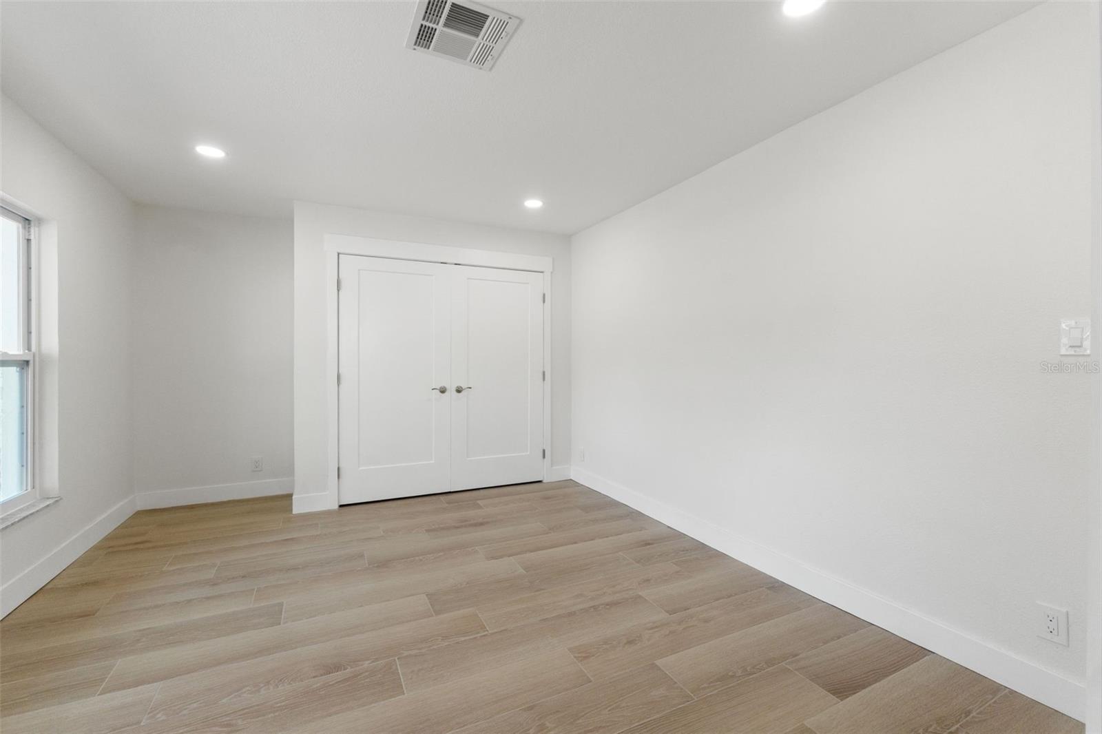 Image 9 of 37 For 2210 Tanglewood Way