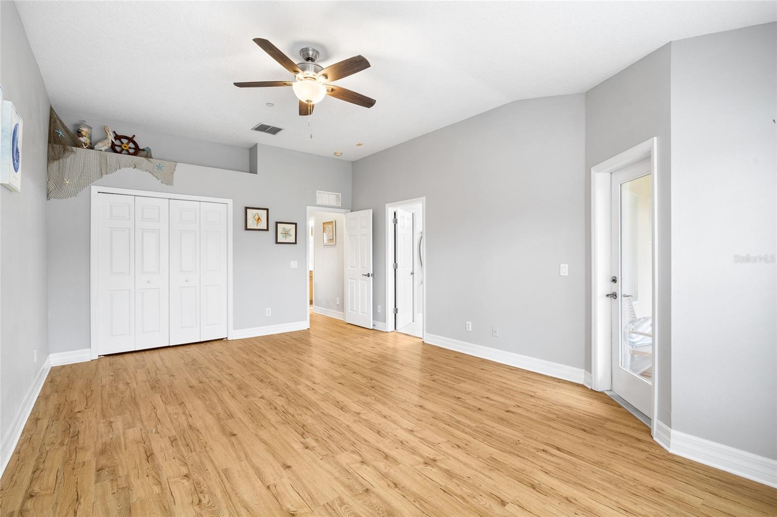 Image 21 of 46 For 7467 Terrace River Drive