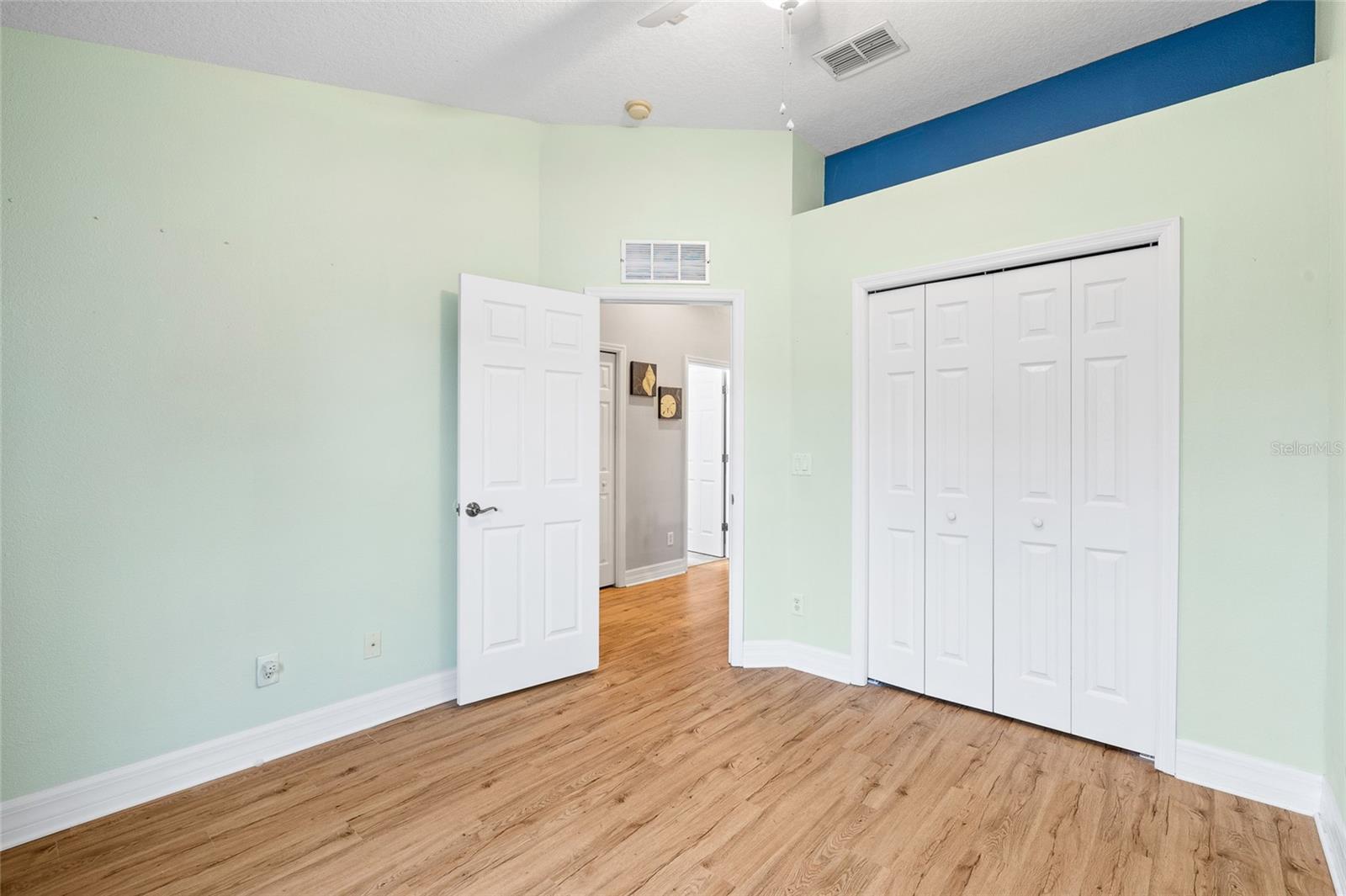 Image 27 of 46 For 7467 Terrace River Drive