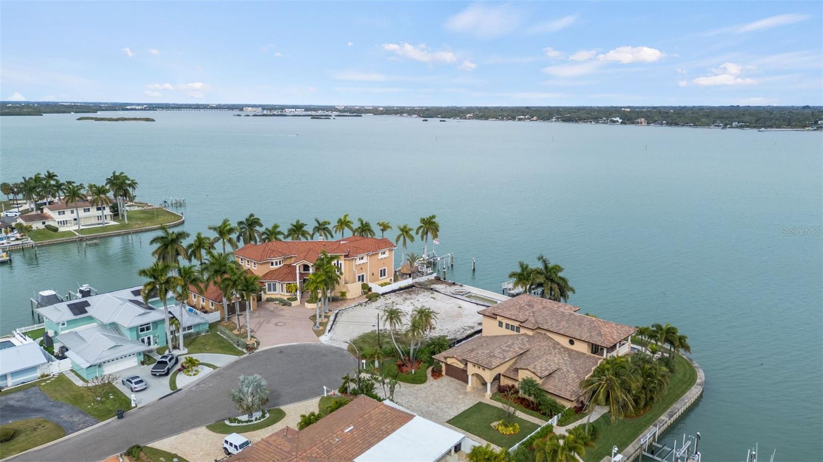 Image 11 of 19 For 850 Capri Boulevard