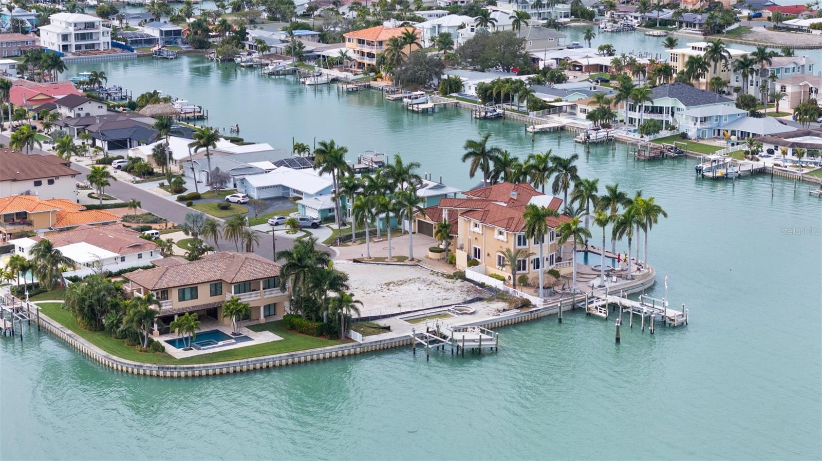 Image 16 of 19 For 850 Capri Boulevard