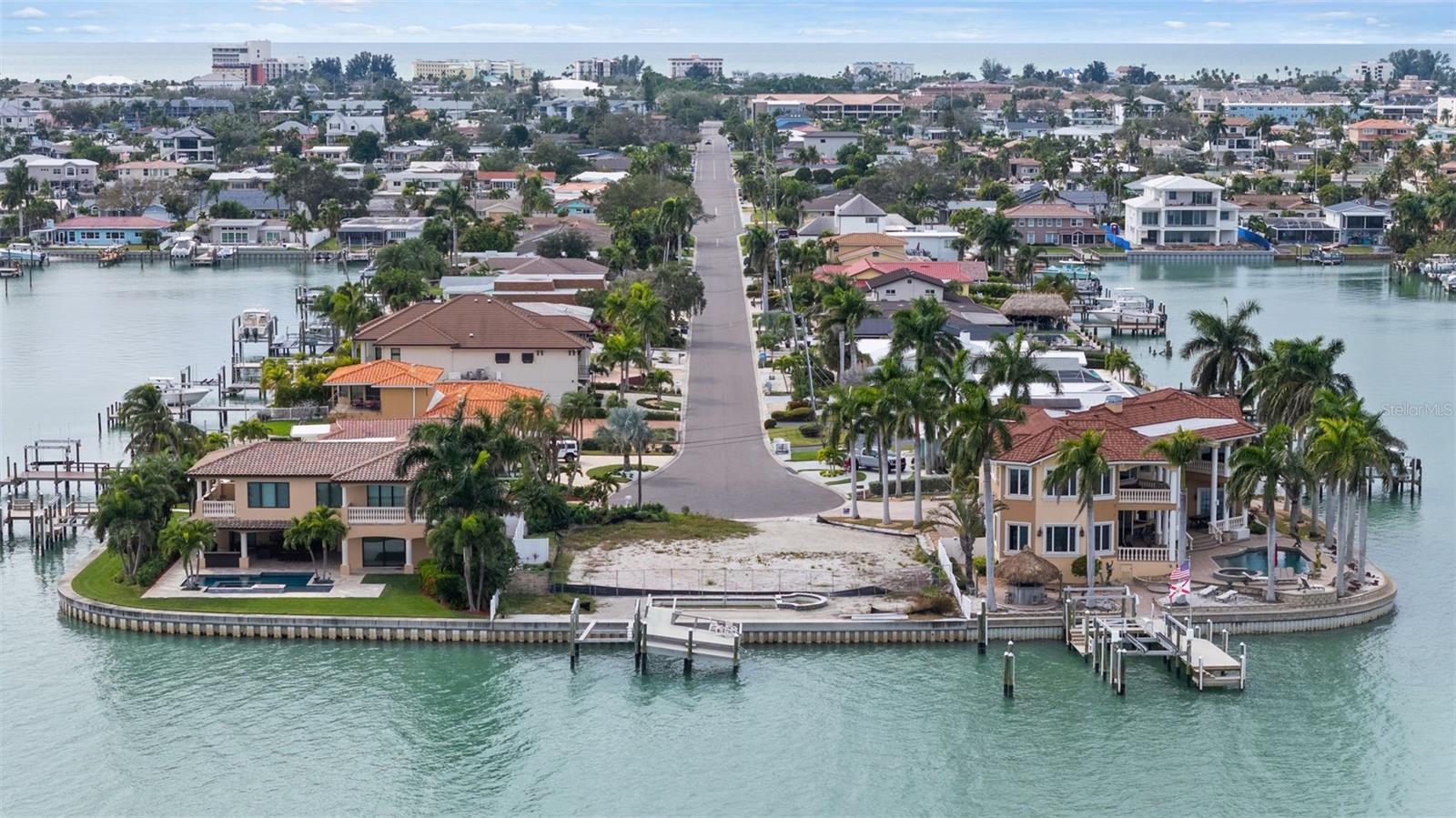 Image 18 of 19 For 850 Capri Boulevard