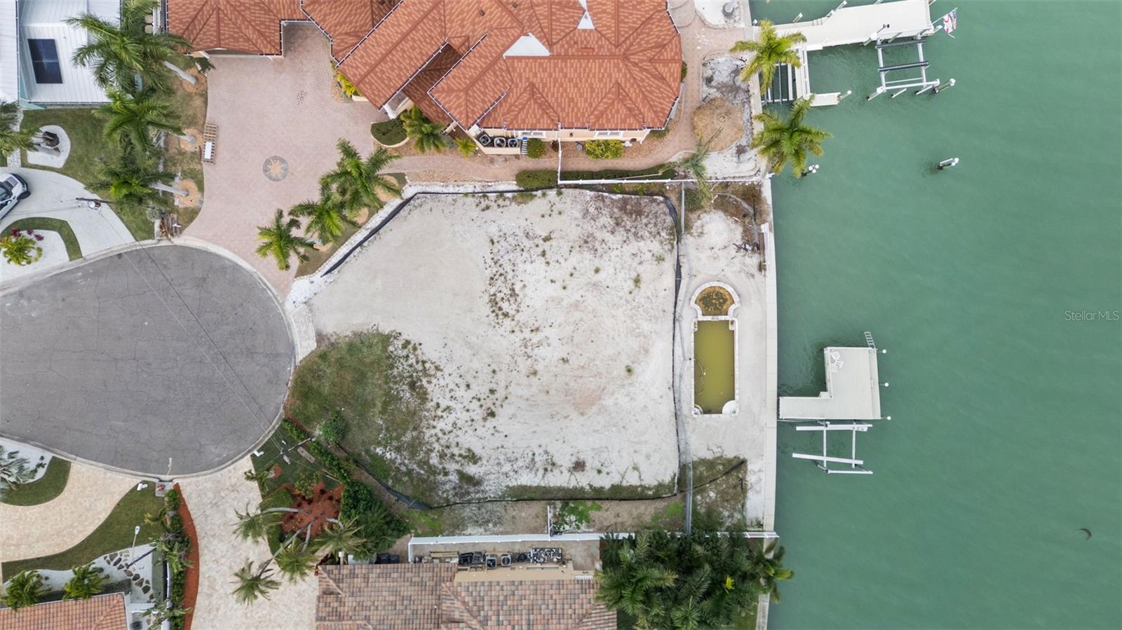 Image 4 of 19 For 850 Capri Boulevard