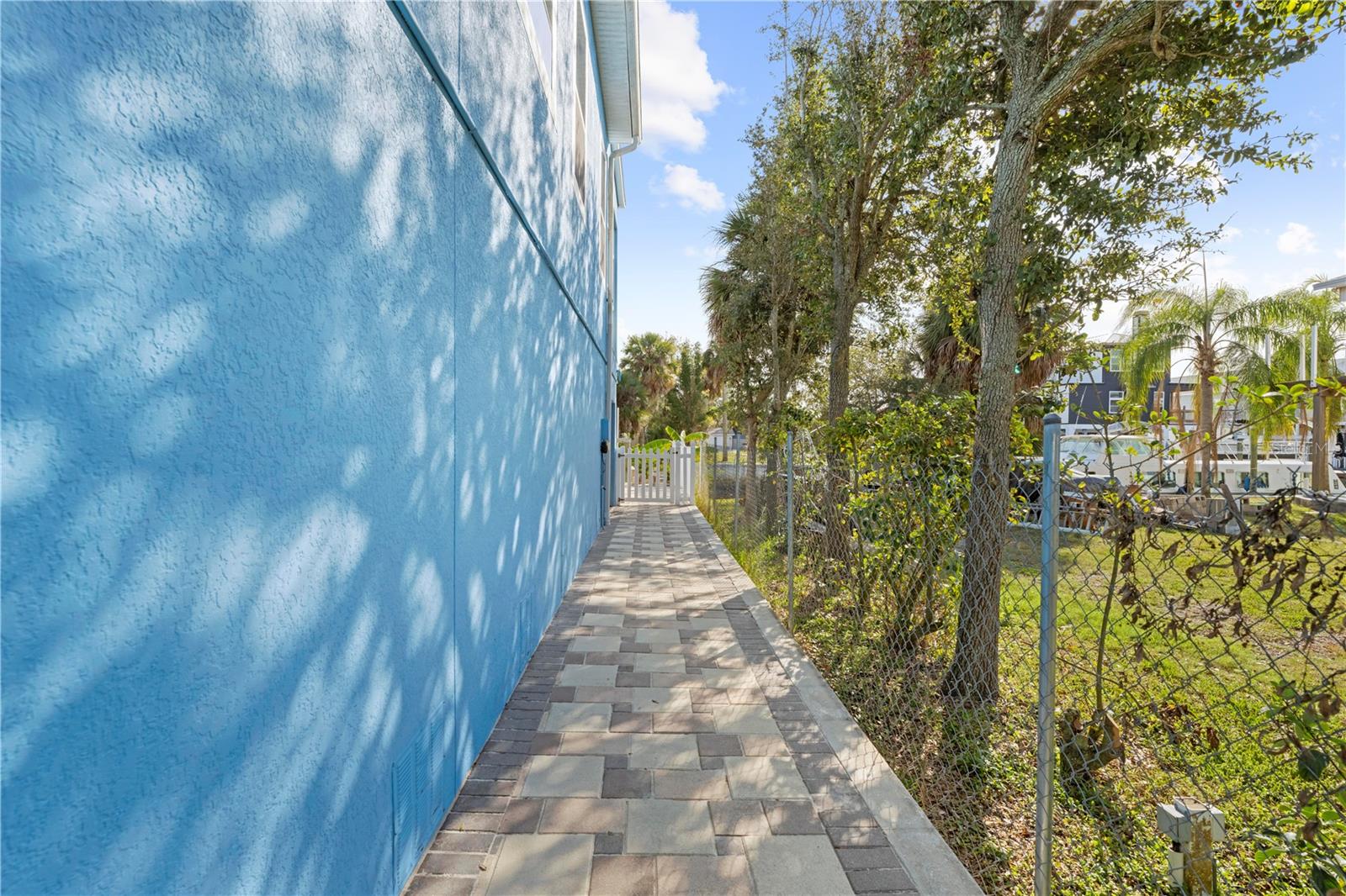 Image 14 of 68 For 5446 Bluepoint Drive