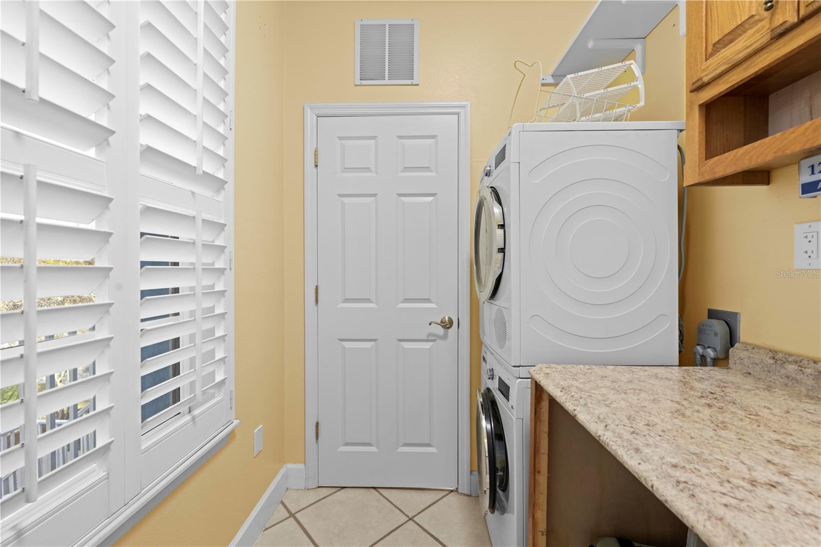 Image 40 of 68 For 5446 Bluepoint Drive