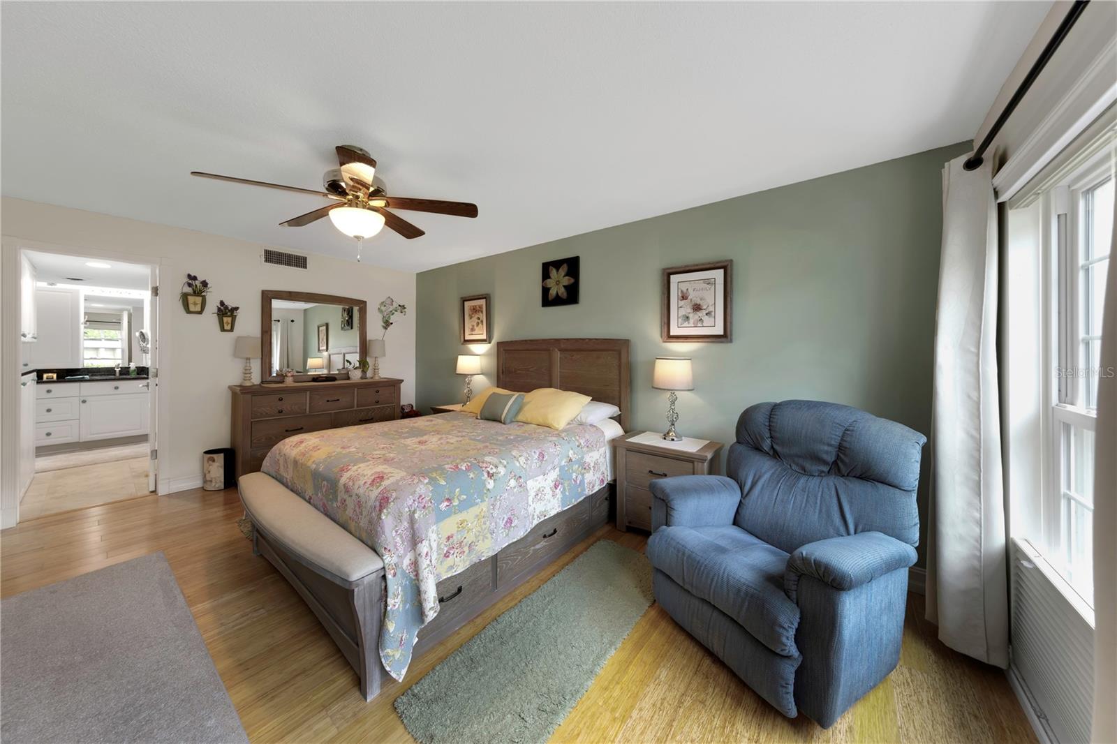 Image 14 of 23 For 3035 Countryside Boulevard 16b