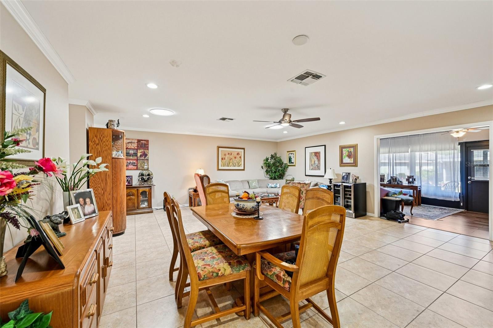 Listing photo id 11 for 1601 Layton Court
