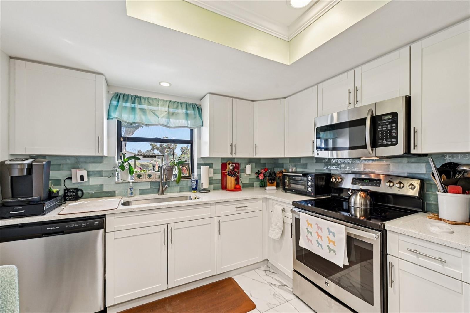 Listing photo id 13 for 1601 Layton Court