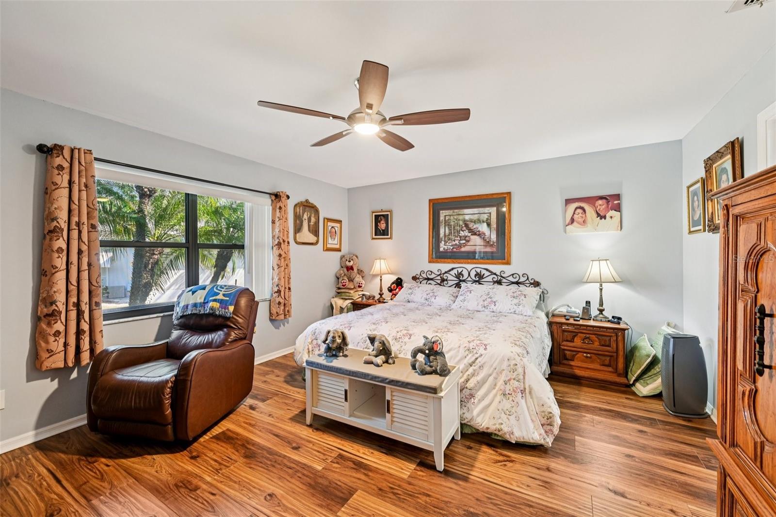 Listing photo id 15 for 1601 Layton Court