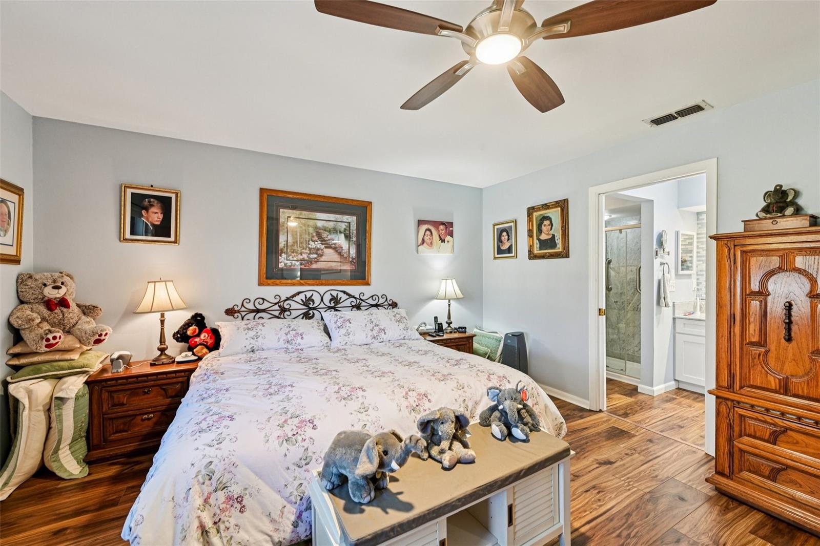 Listing photo id 16 for 1601 Layton Court