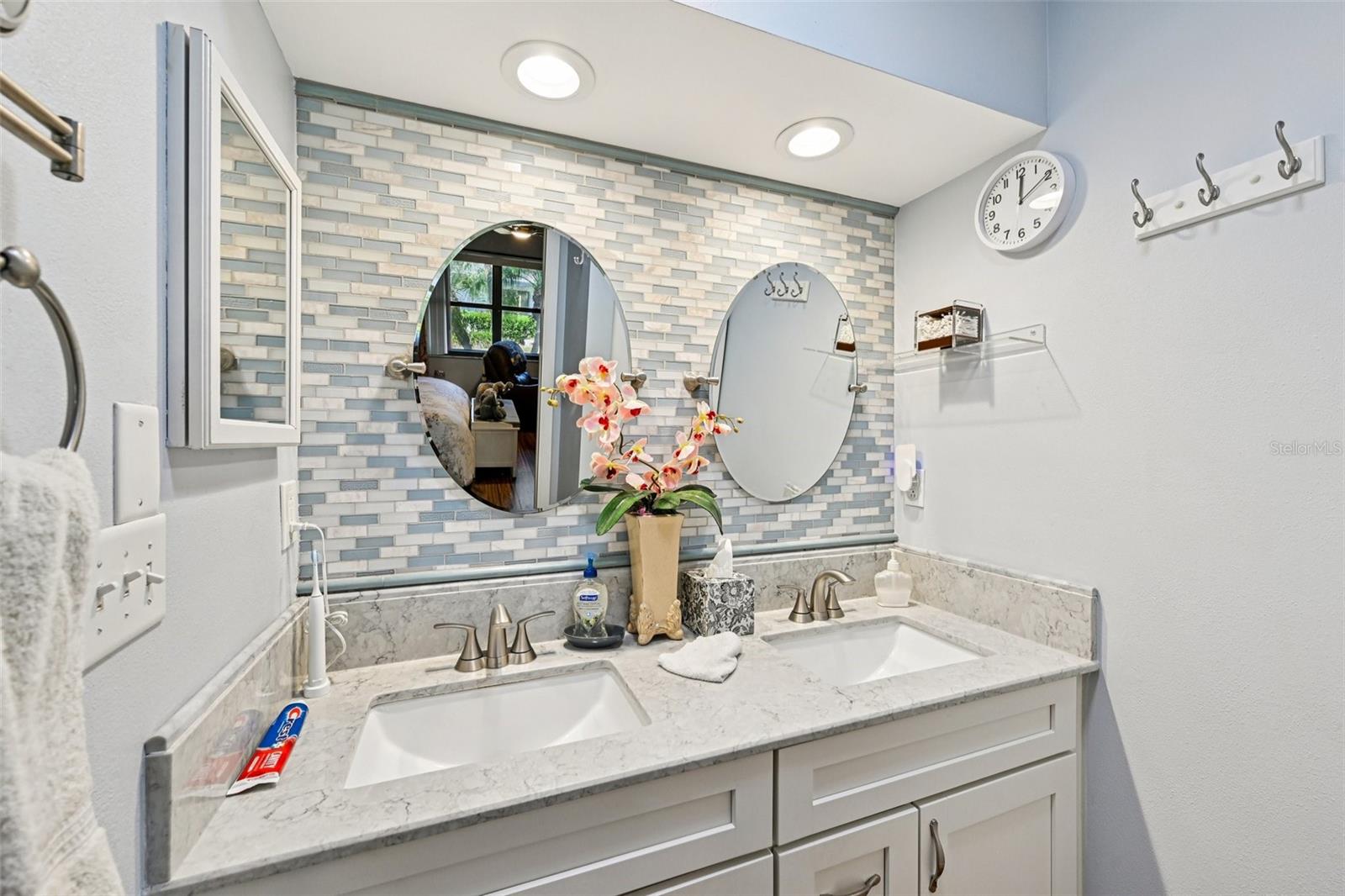 Listing photo id 18 for 1601 Layton Court