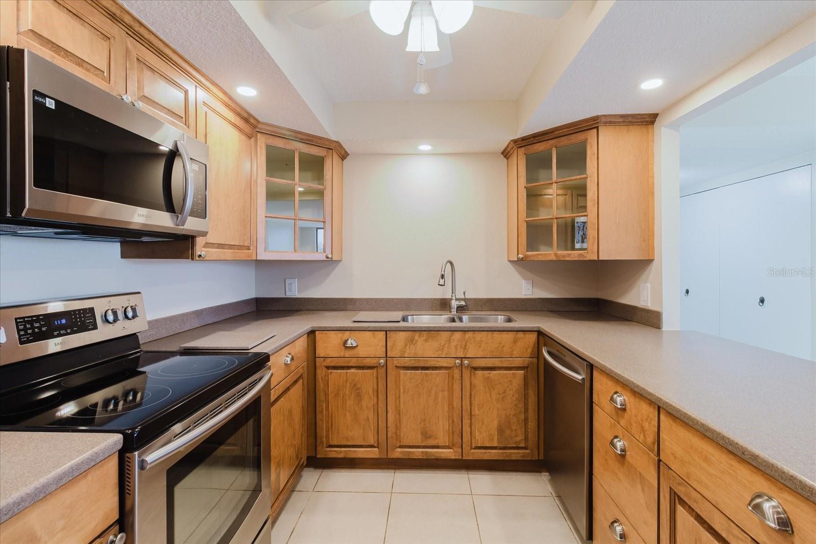 Image 13 of 60 For 100 Oakmont Lane 507