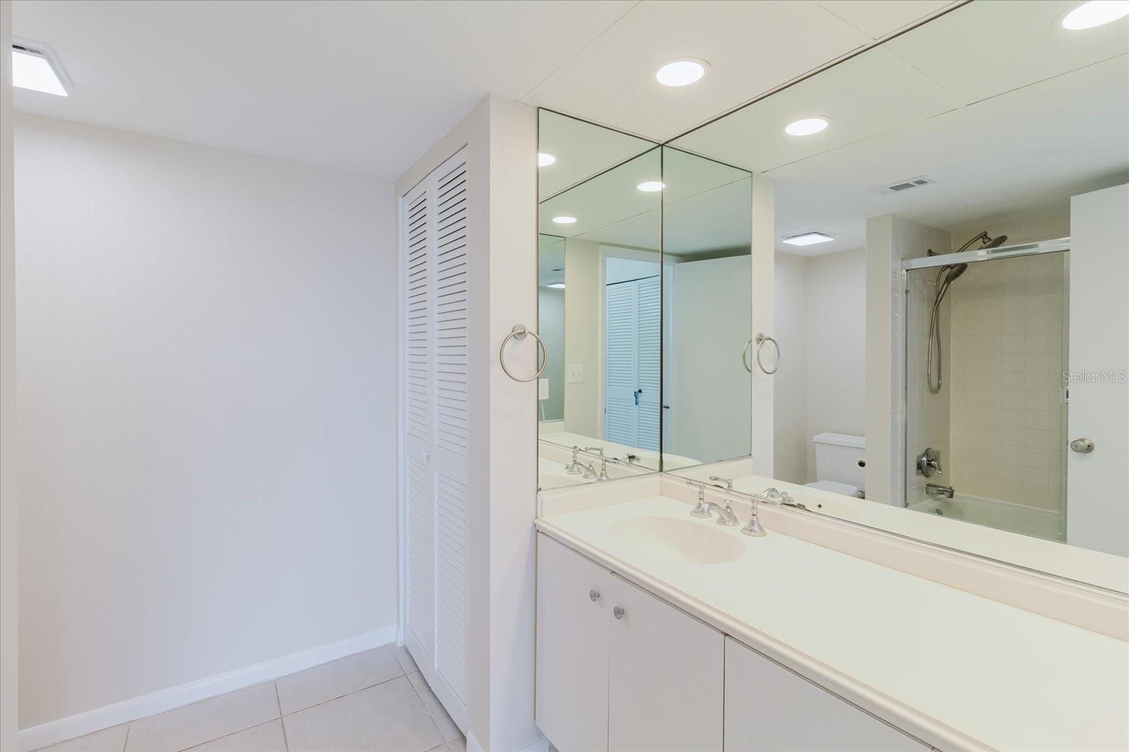 Image 22 of 60 For 100 Oakmont Lane 507