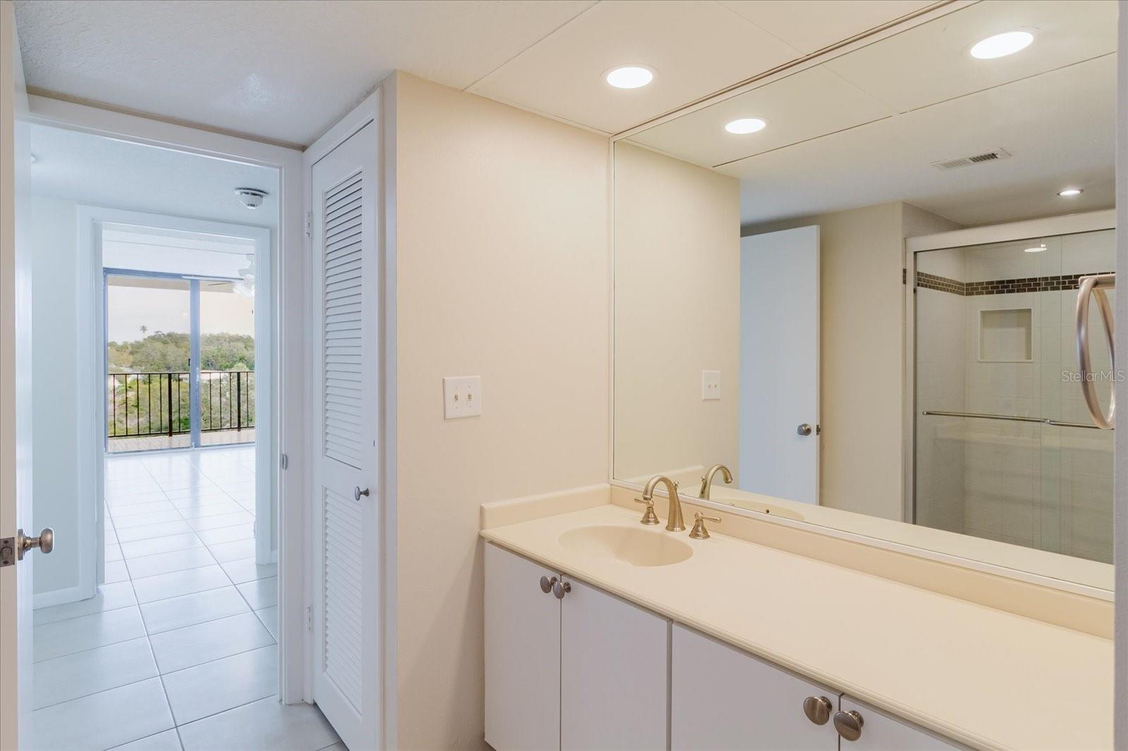 Image 36 of 60 For 100 Oakmont Lane 507