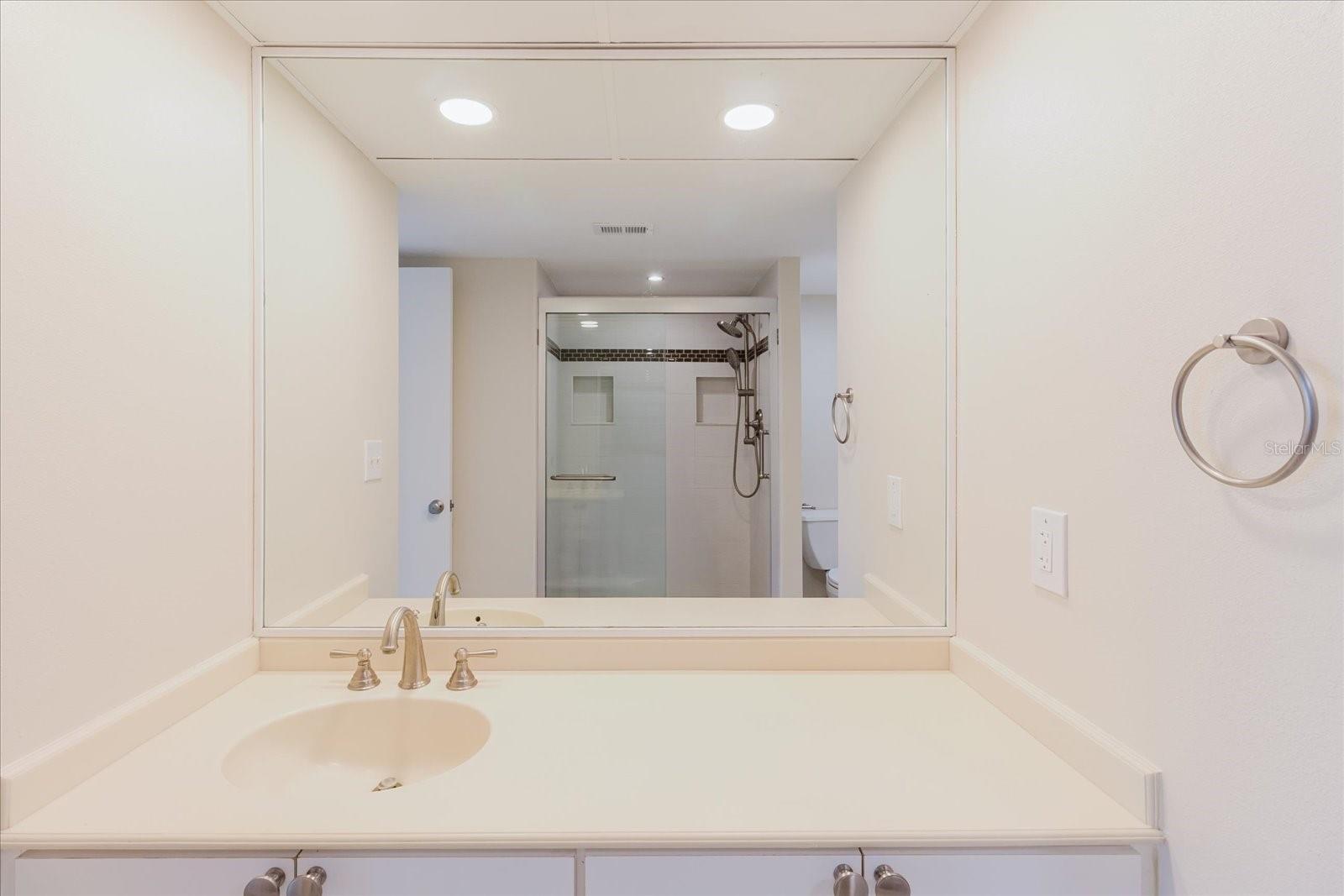 Image 37 of 60 For 100 Oakmont Lane 507