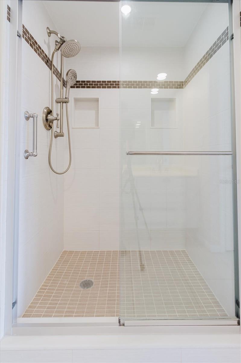 Image 39 of 60 For 100 Oakmont Lane 507