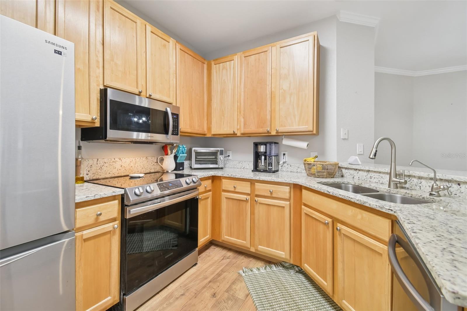 Image 13 of 95 For 10209 Courtney Palms Boulevard 101