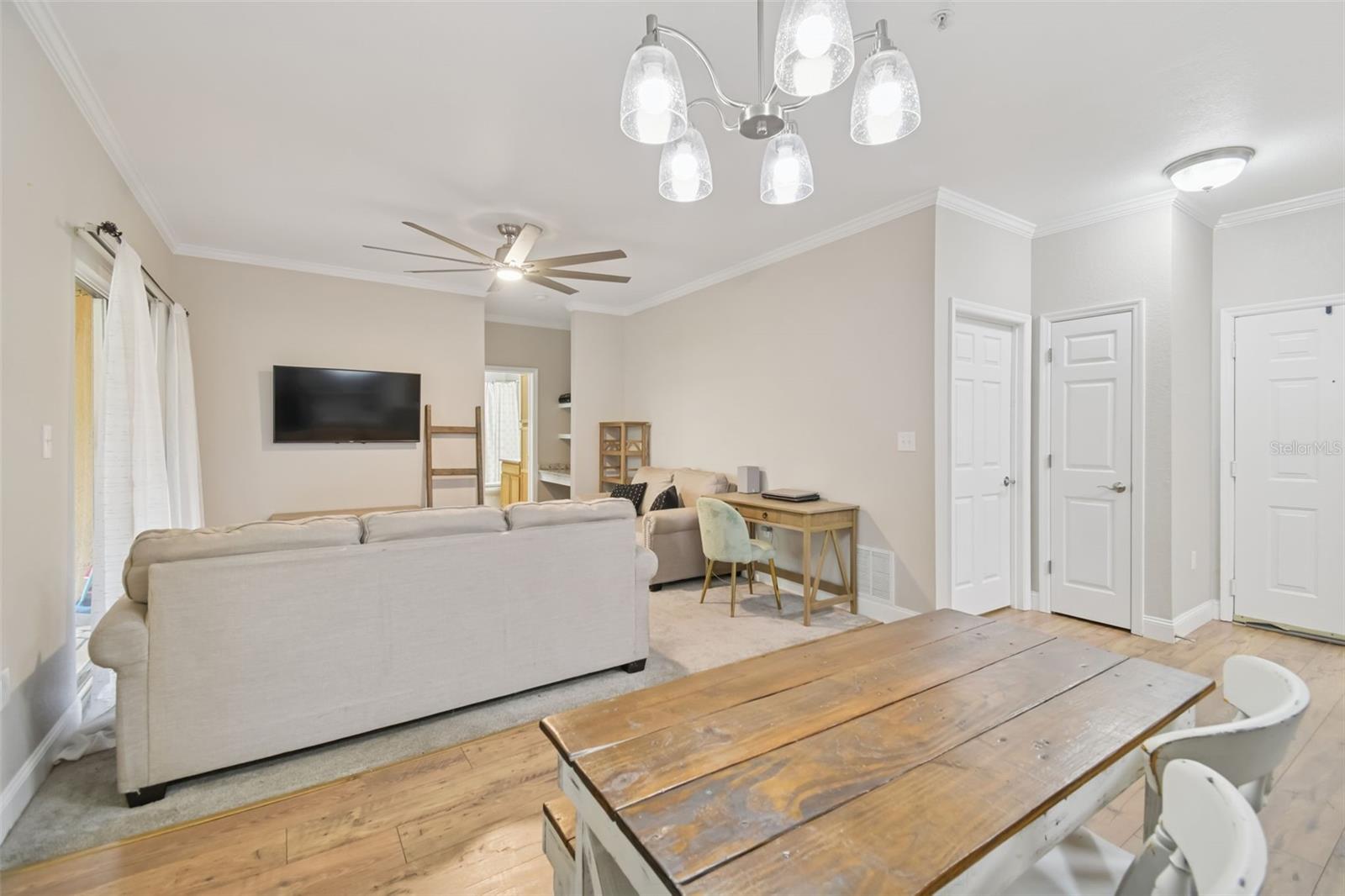 Image 18 of 95 For 10209 Courtney Palms Boulevard 101