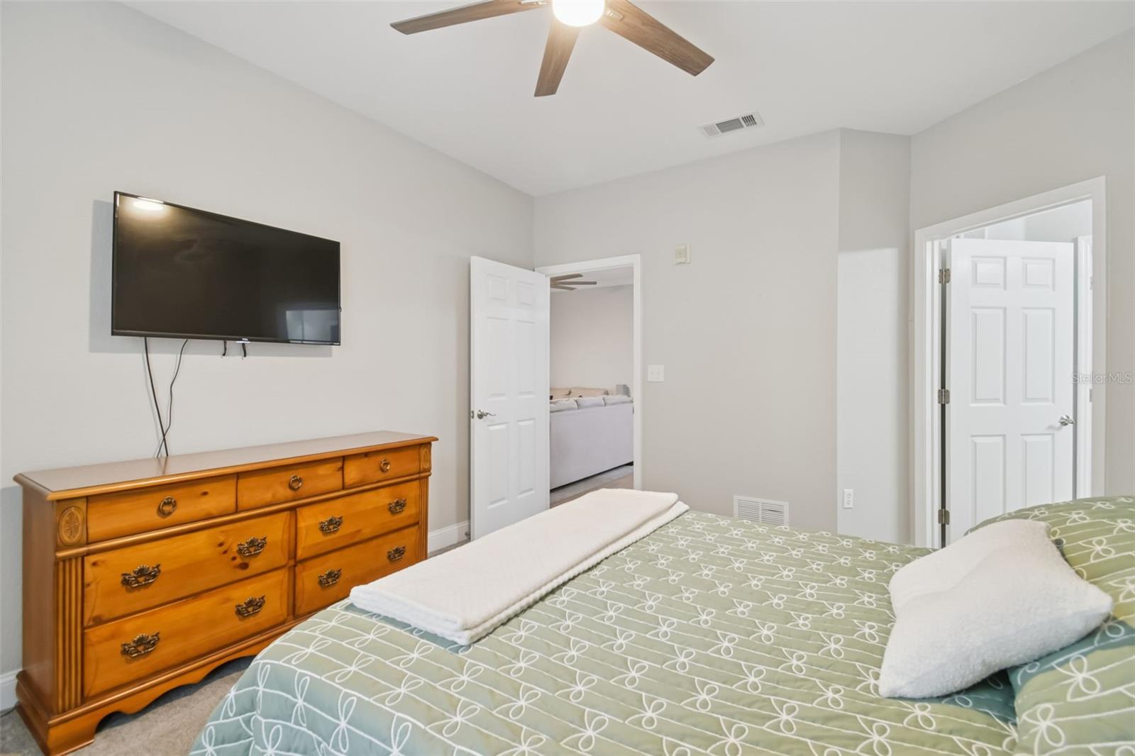 Image 22 of 95 For 10209 Courtney Palms Boulevard 101