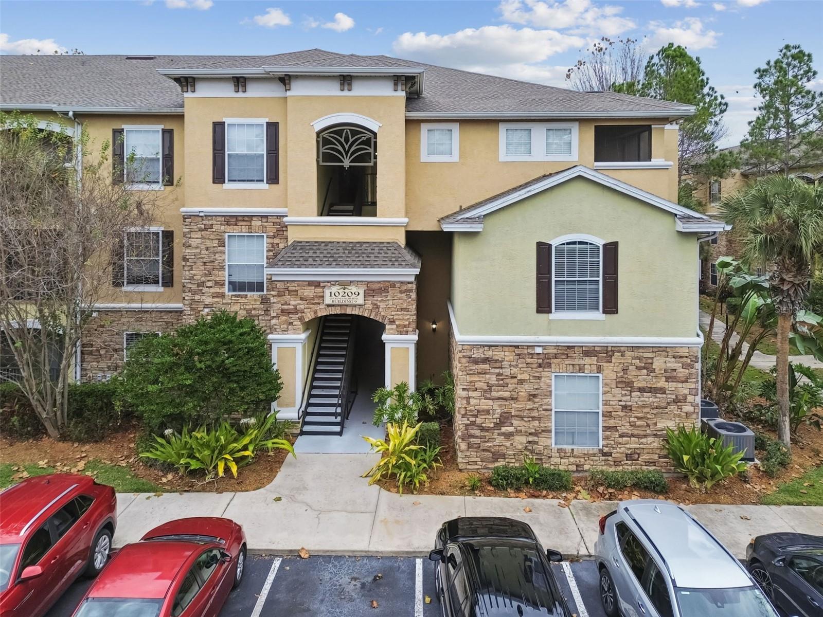 Image 35 of 95 For 10209 Courtney Palms Boulevard 101