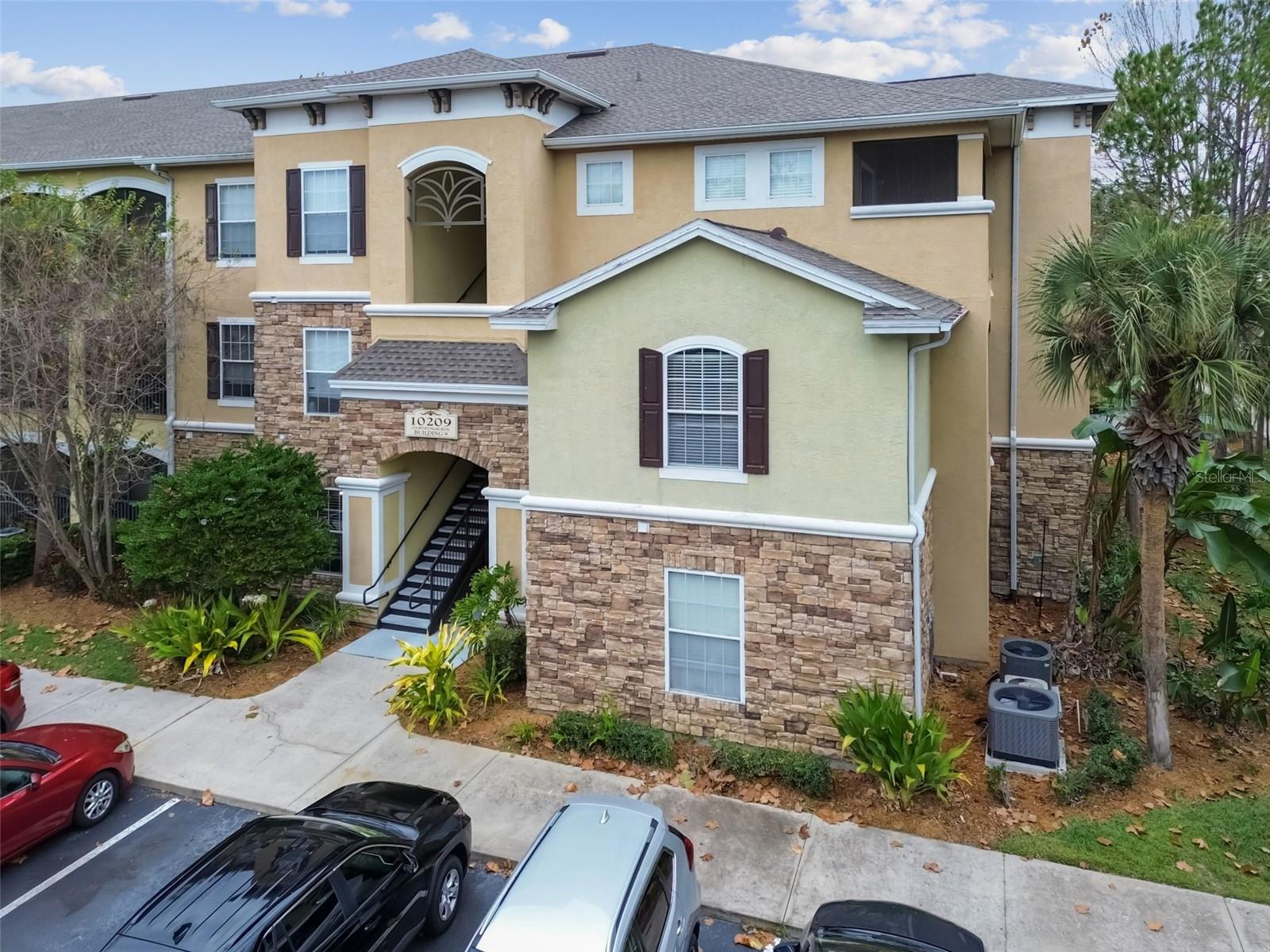 Image 38 of 95 For 10209 Courtney Palms Boulevard 101