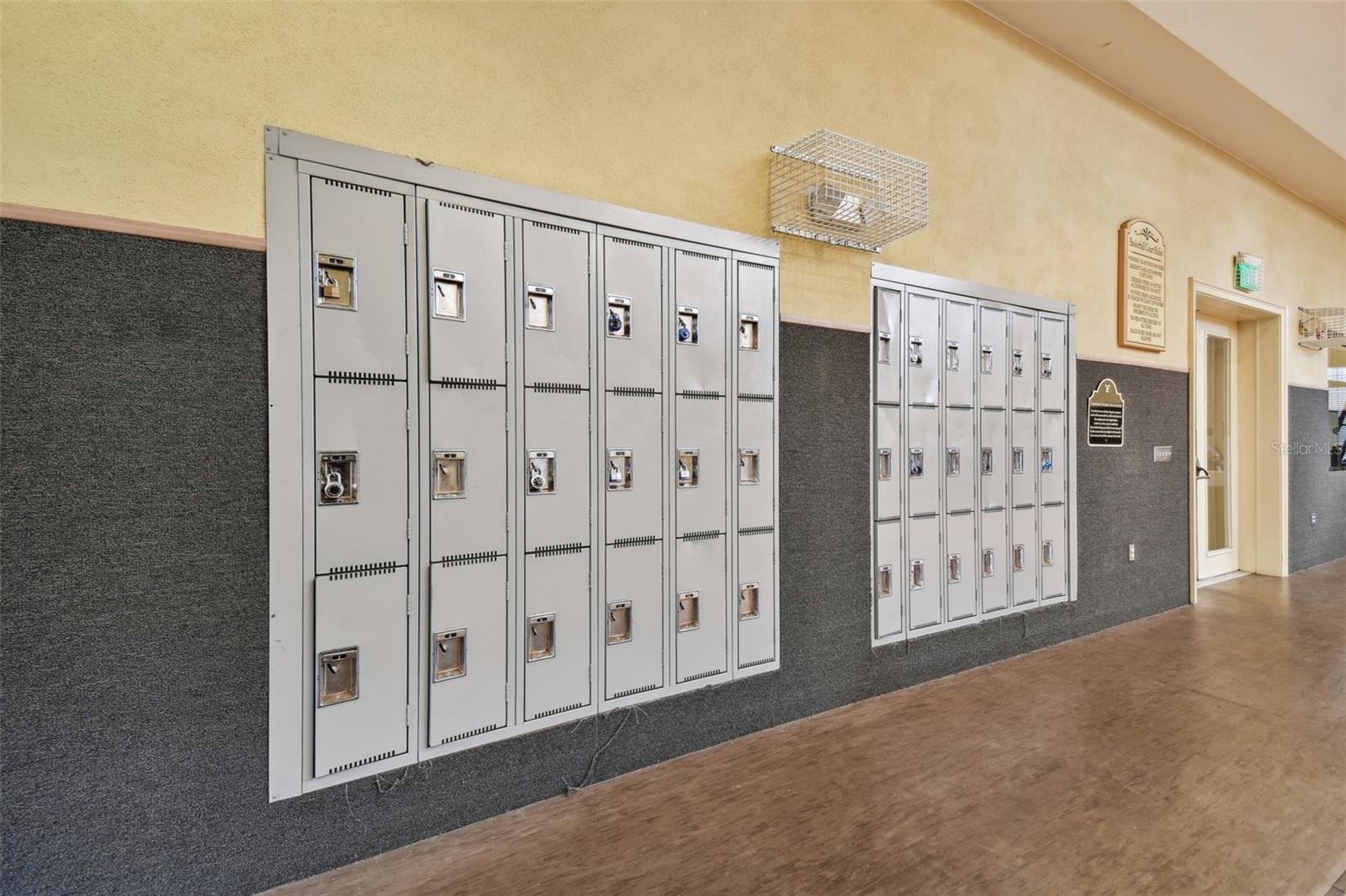 Image 72 of 95 For 10209 Courtney Palms Boulevard 101