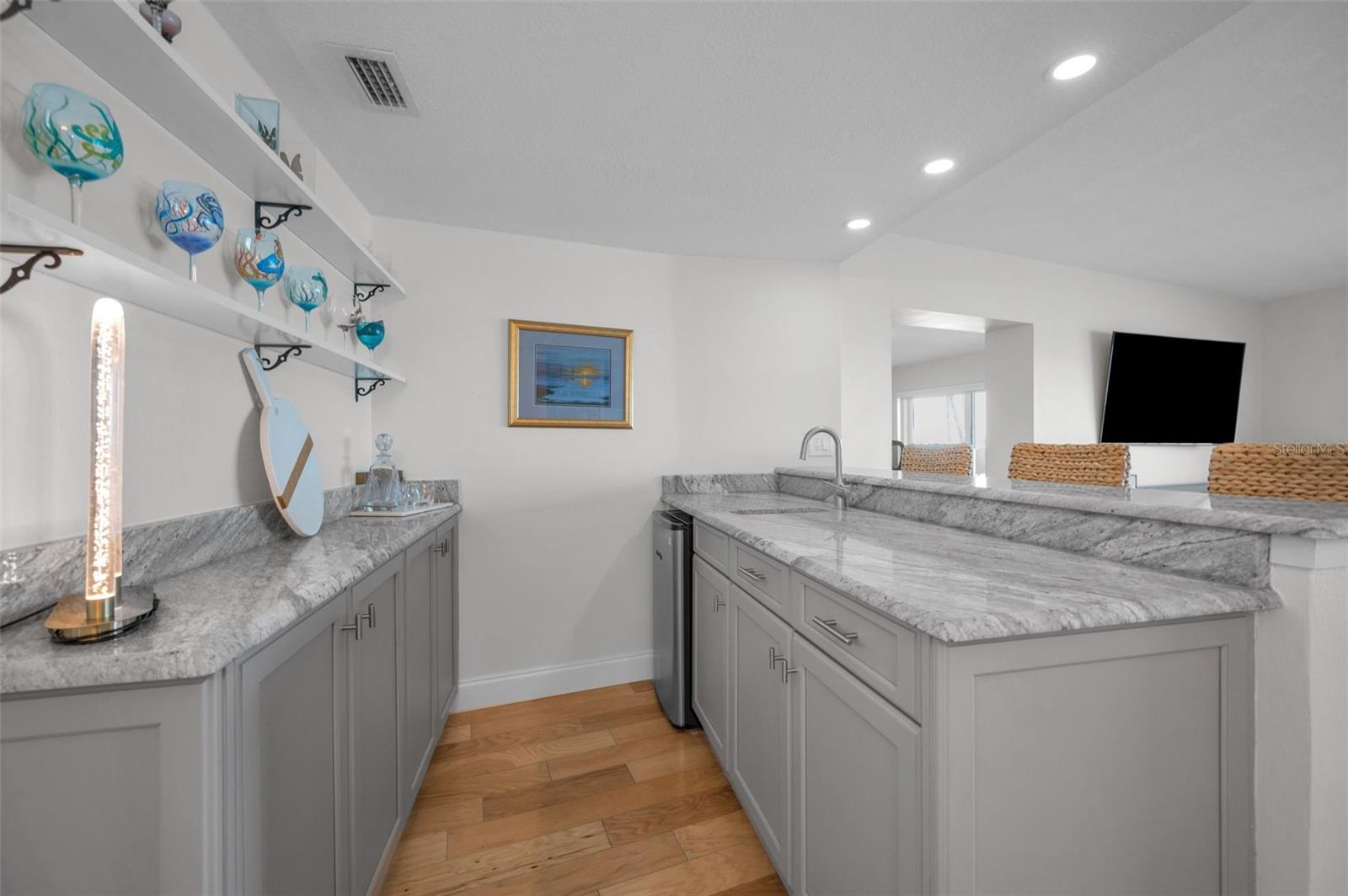 Image 27 of 47 For 55 Rogers Street 203