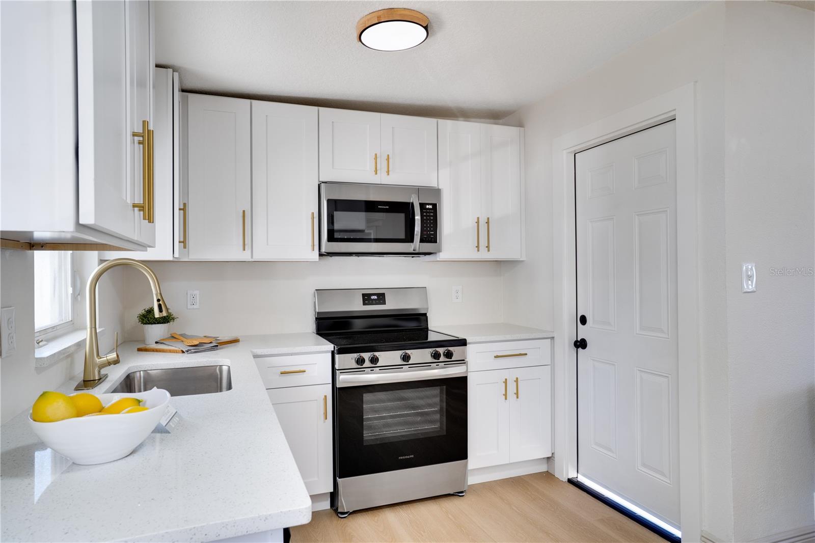 Listing photo id 8 for 12115 104th Street