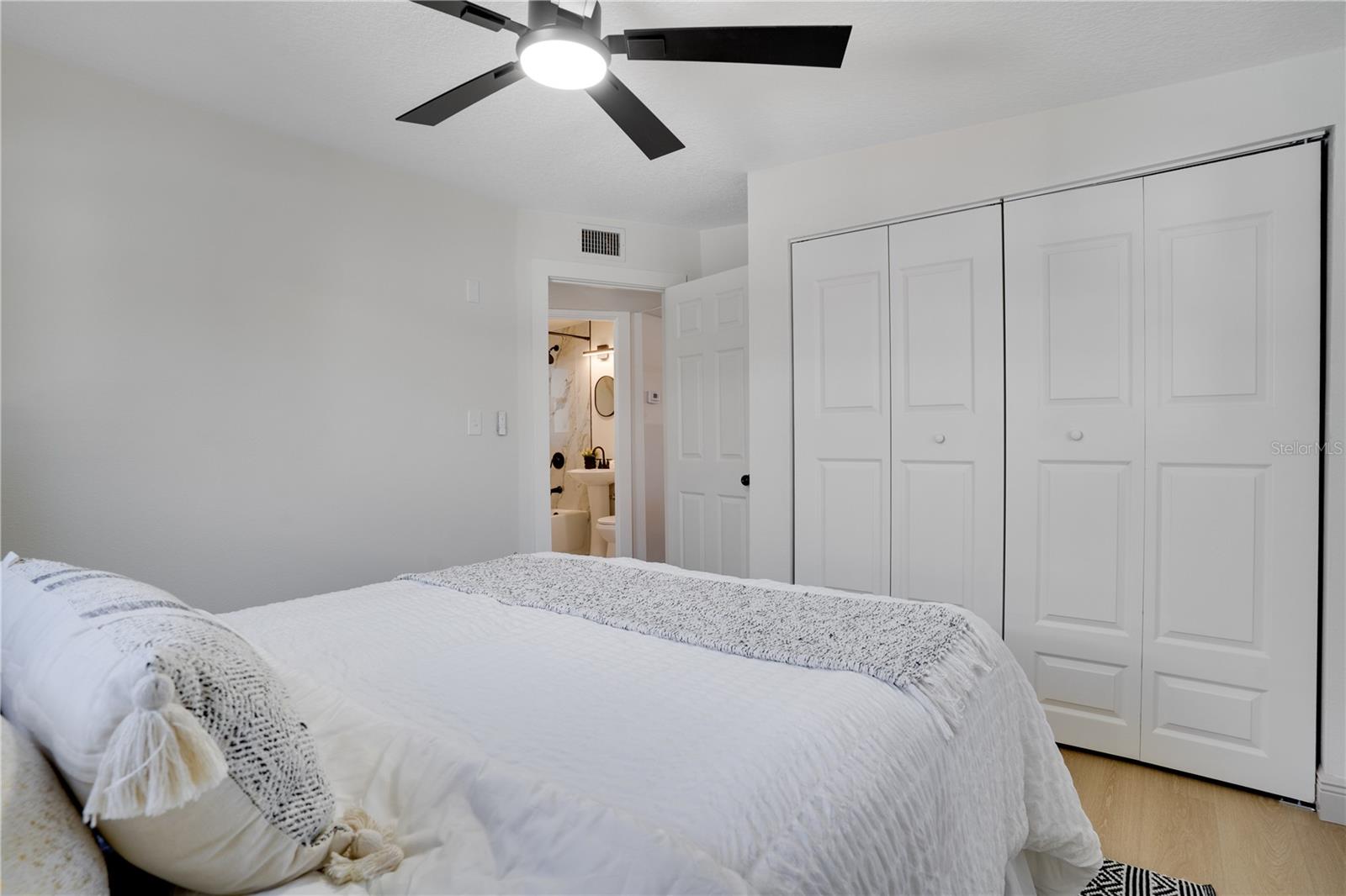 Listing photo id 10 for 12115 104th Street