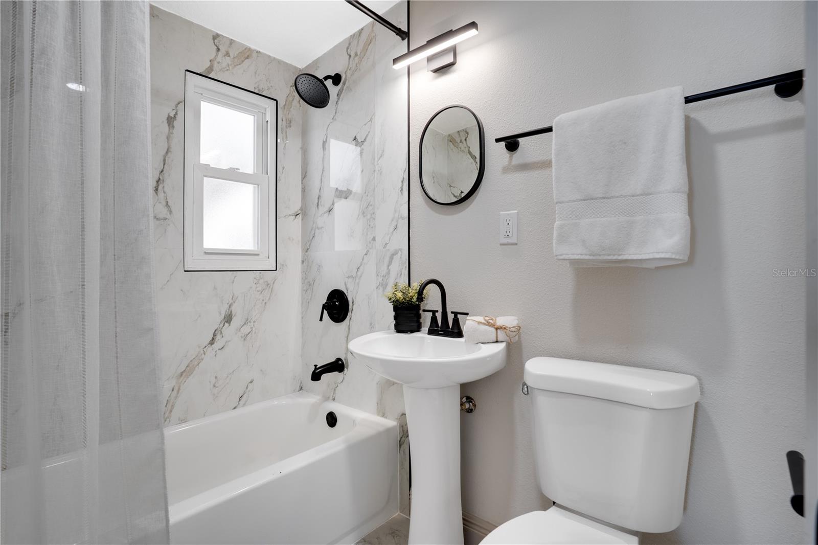 Listing photo id 11 for 12115 104th Street