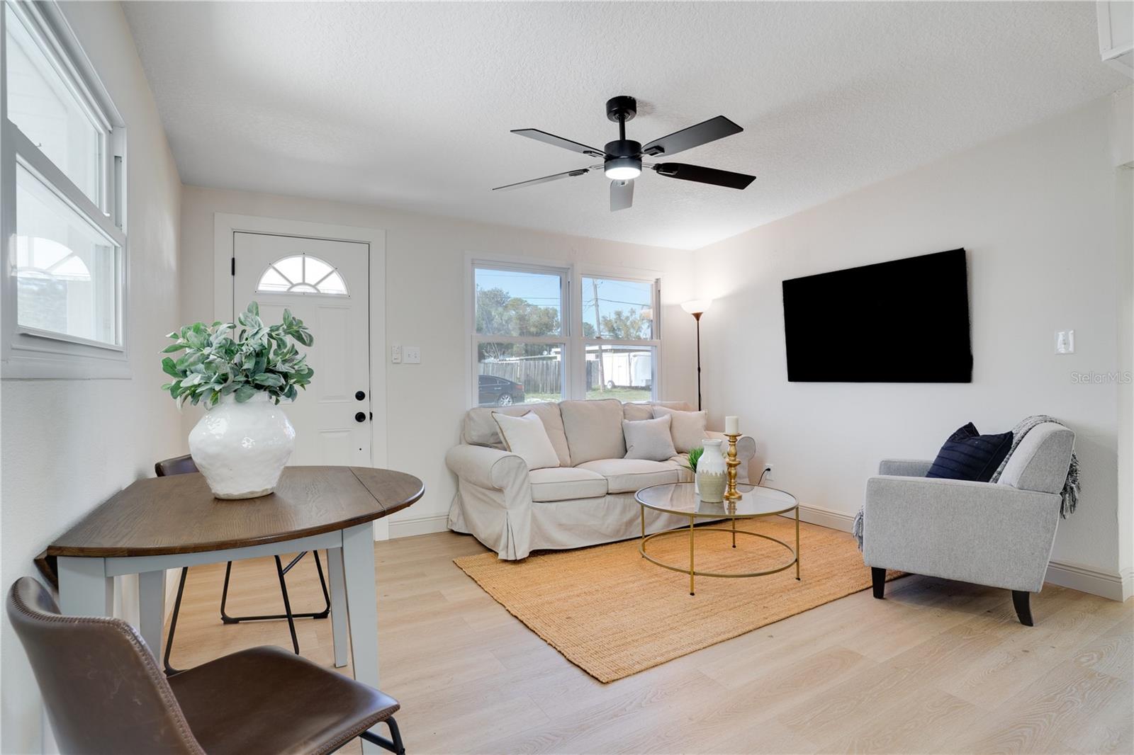 Listing photo id 1 for 12115 104th Street