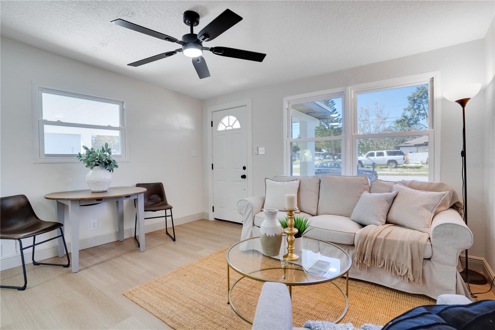 Listing photo id 2 for 12115 104th Street