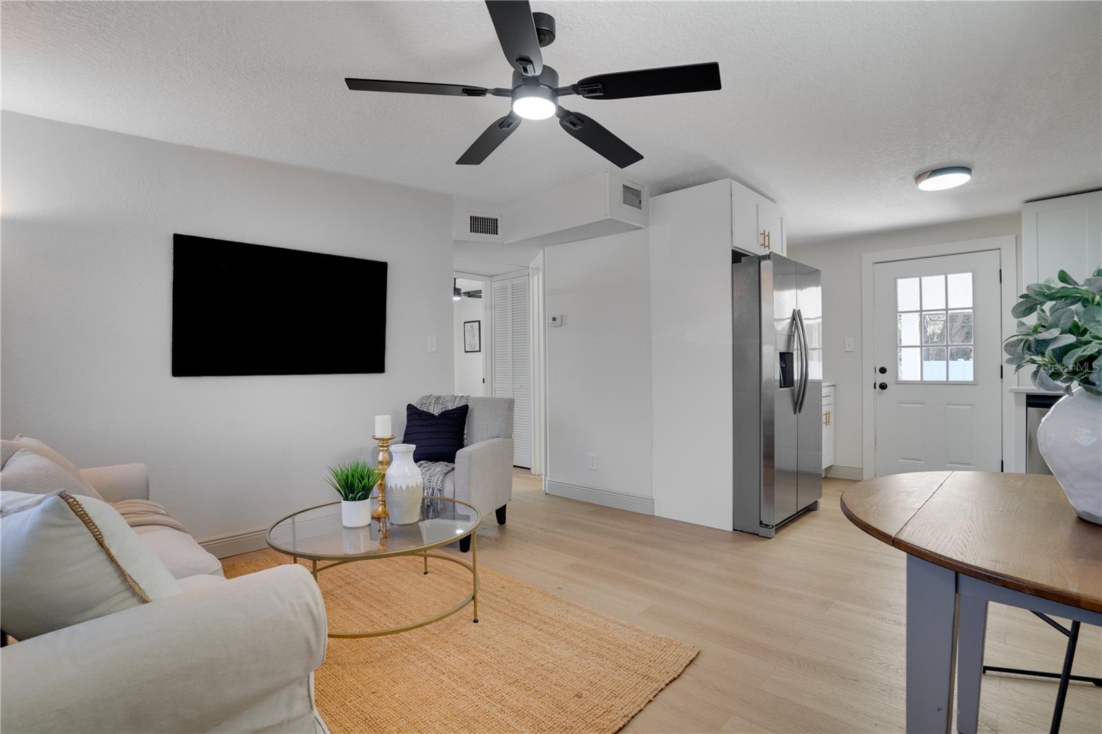 Listing photo id 3 for 12115 104th Street