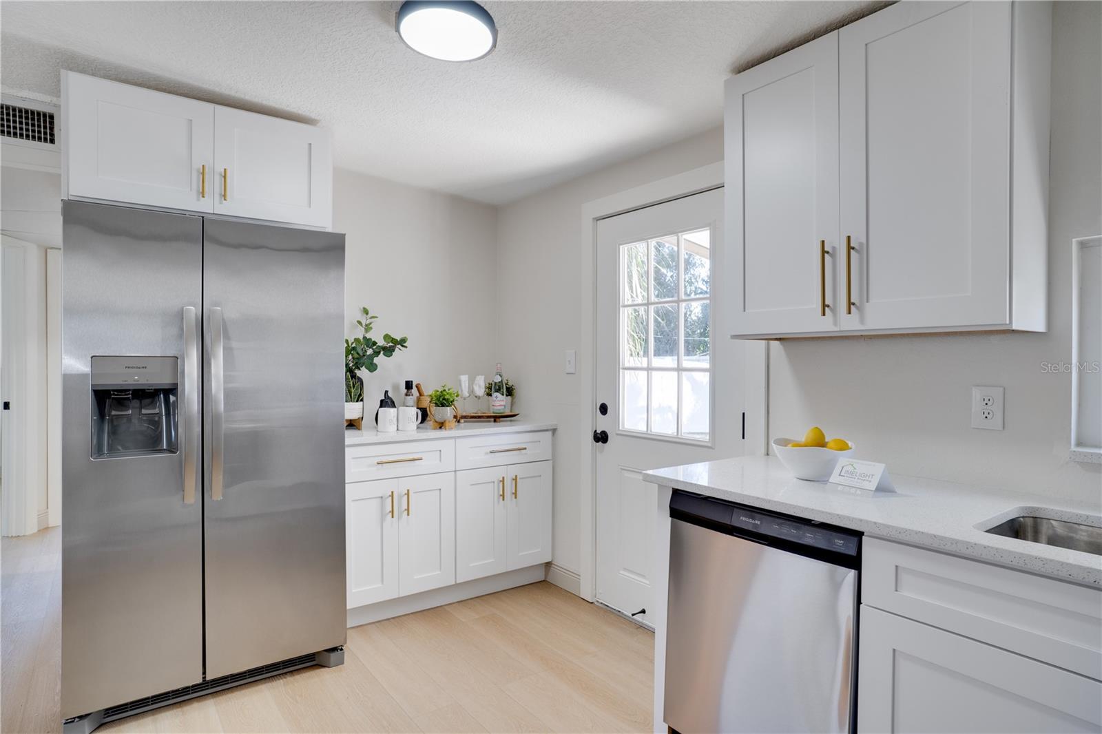 Listing photo id 6 for 12115 104th Street