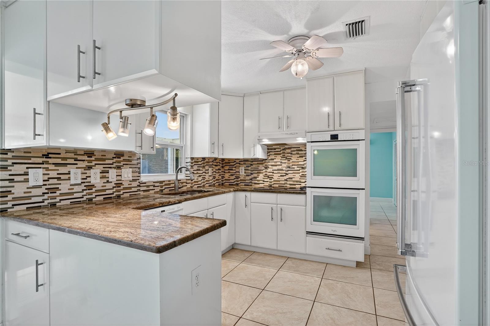 Image 10 of 39 For 2962 8th Avenue Sw