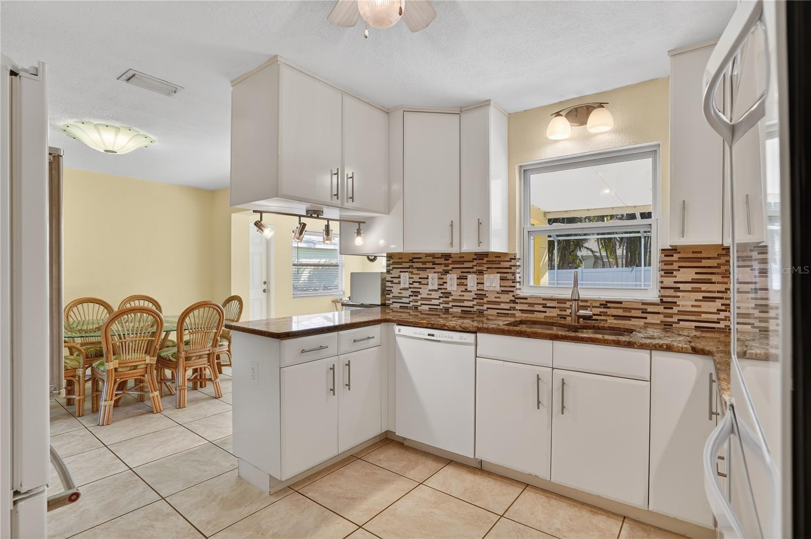 Image 11 of 39 For 2962 8th Avenue Sw