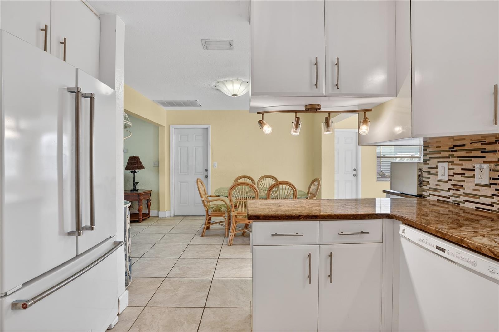 Image 12 of 39 For 2962 8th Avenue Sw