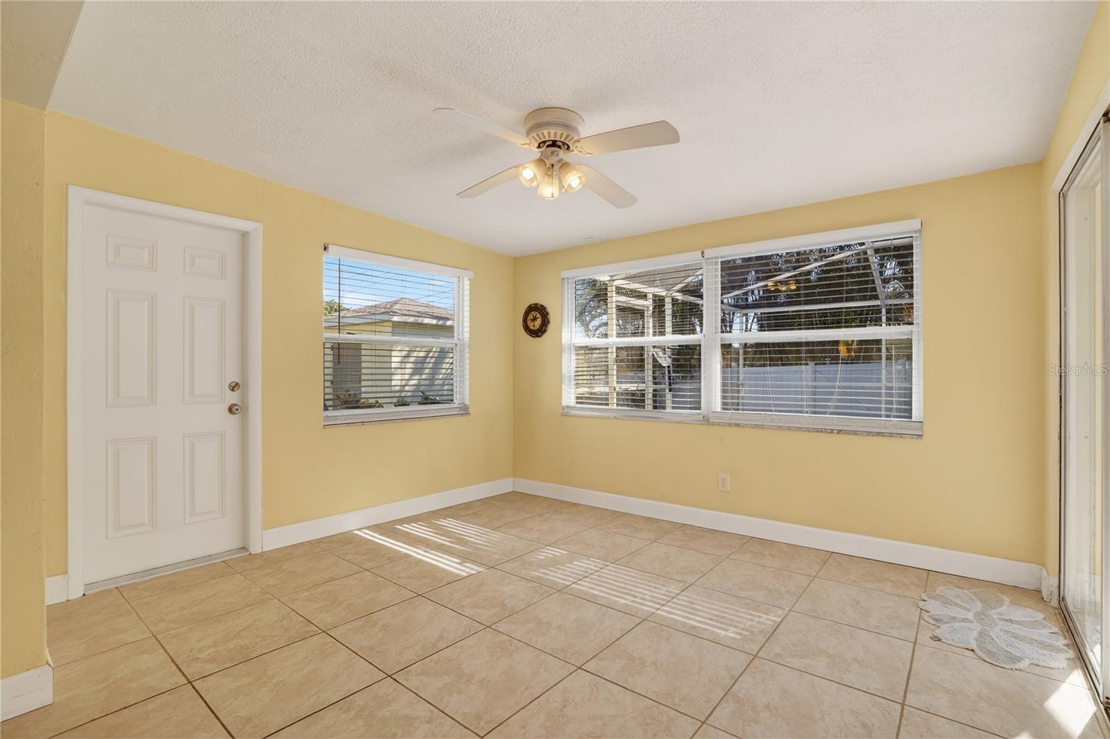 Image 15 of 39 For 2962 8th Avenue Sw