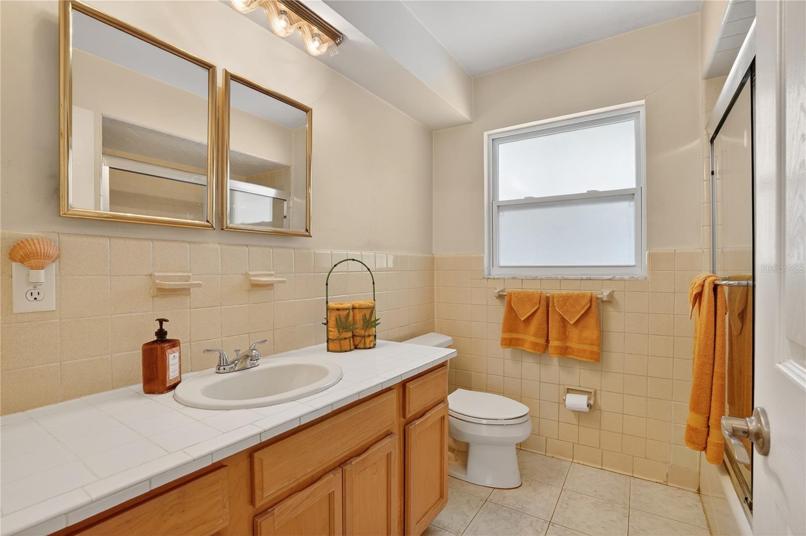 Image 16 of 39 For 2962 8th Avenue Sw