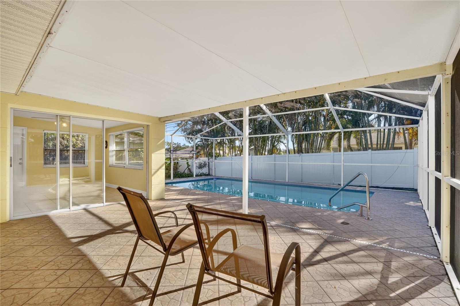 Image 23 of 39 For 2962 8th Avenue Sw