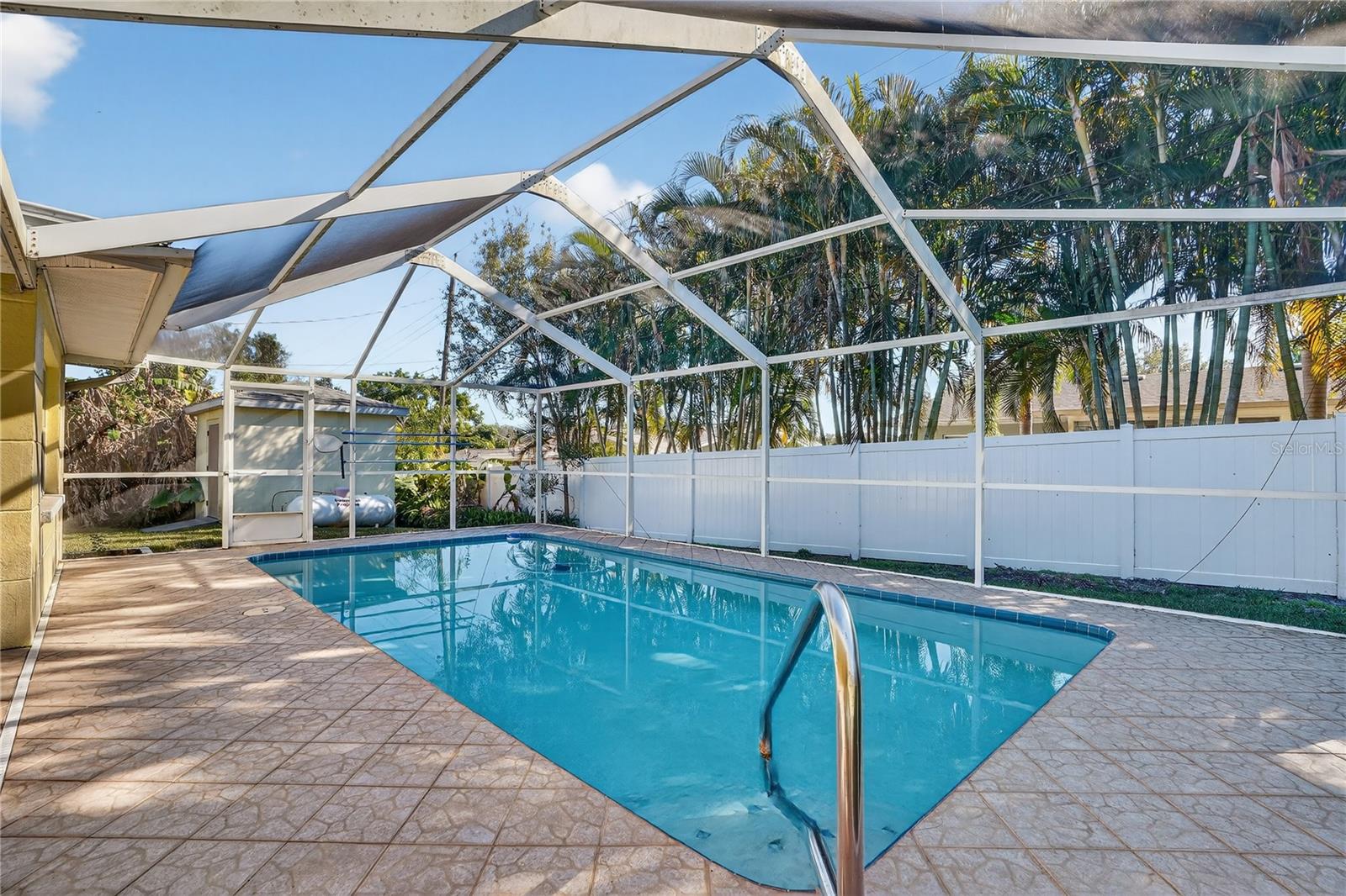 Image 26 of 39 For 2962 8th Avenue Sw