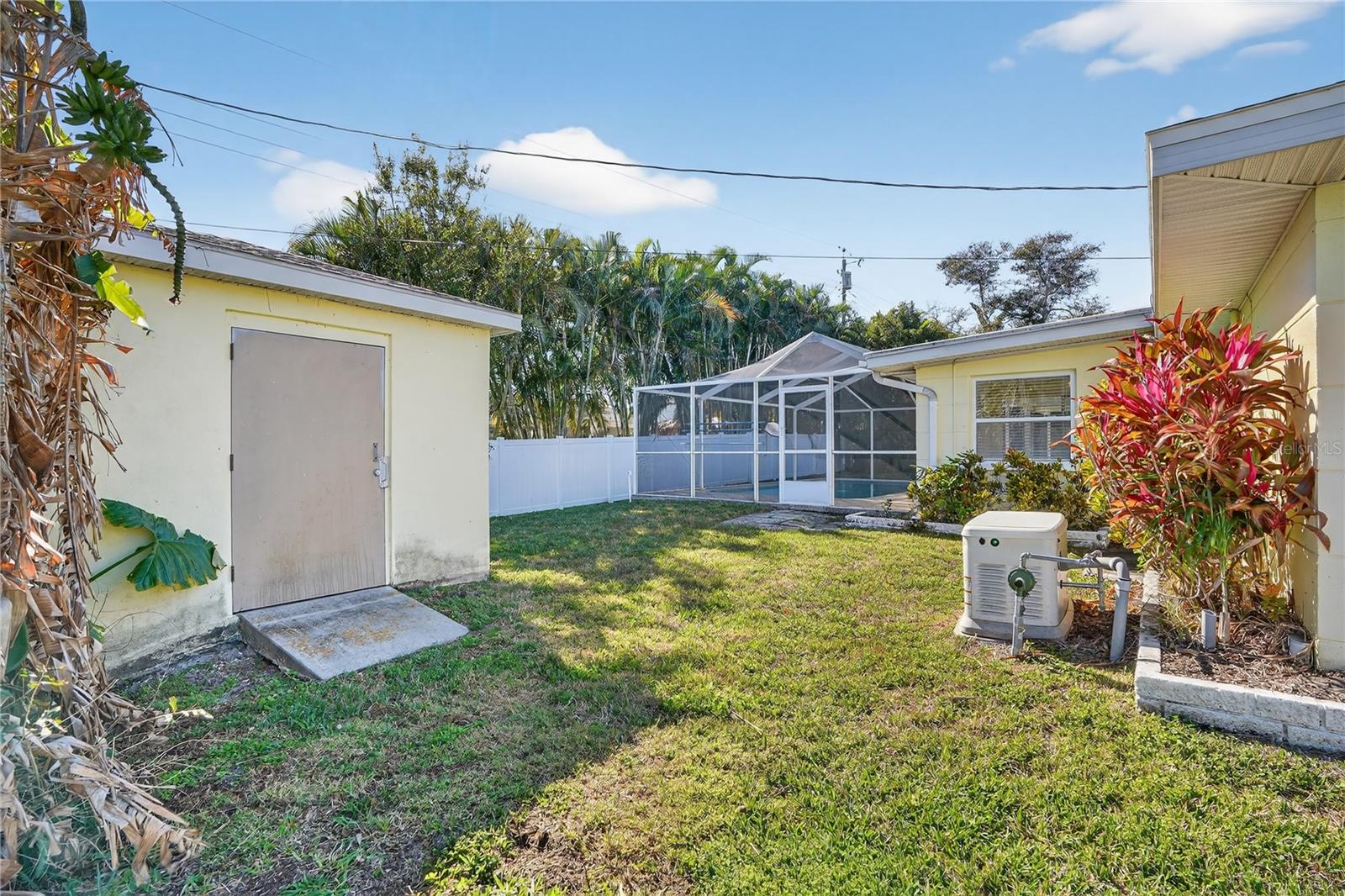 Image 28 of 39 For 2962 8th Avenue Sw