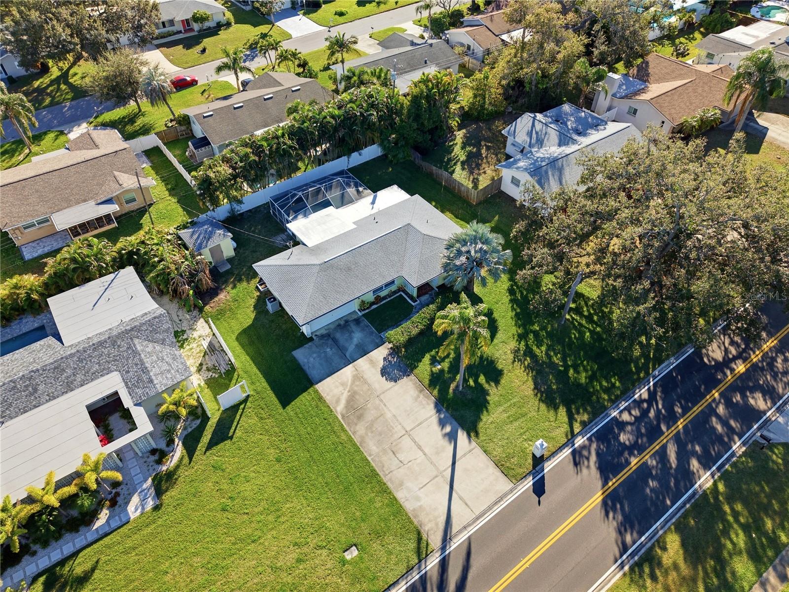 Image 33 of 39 For 2962 8th Avenue Sw